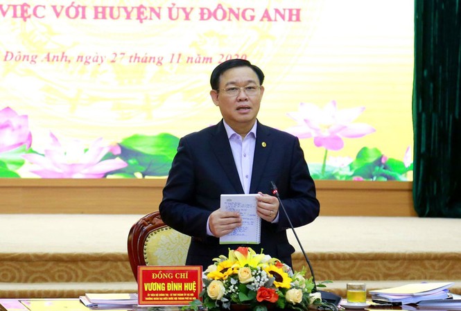 Bí thư Hà Nội: Chuyển giao thế hệ nhưng bộ máy vẫn chạy đều, chạy tốt Bí thư Thành ủy Hà Nội Vương Đình Huệ phát biểu tại cuộc làm việc