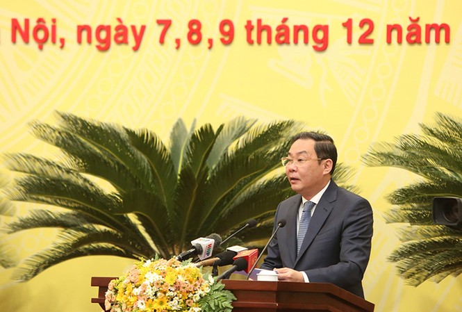 Hà Nội: Kinh tế vẫn tăng trưởng dù bị ảnh hưởng bởi COVID-19 Phó Chủ tịch UBND thành phố Hà Nội Lê Hồng Sơn trình bày báo cáo tại Kỳ họp