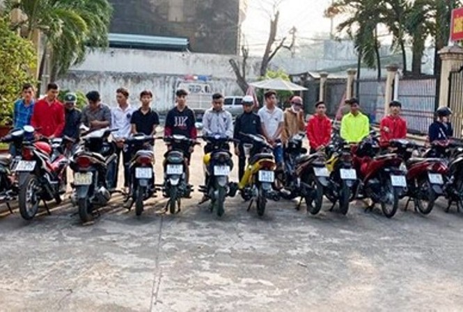Cảnh sát cơ động phải cưa chân khi ngăn nhóm đua xe trái phép Cảnh sát cơ động phải cưa chân khi ngăn nhóm đua xe trái phép