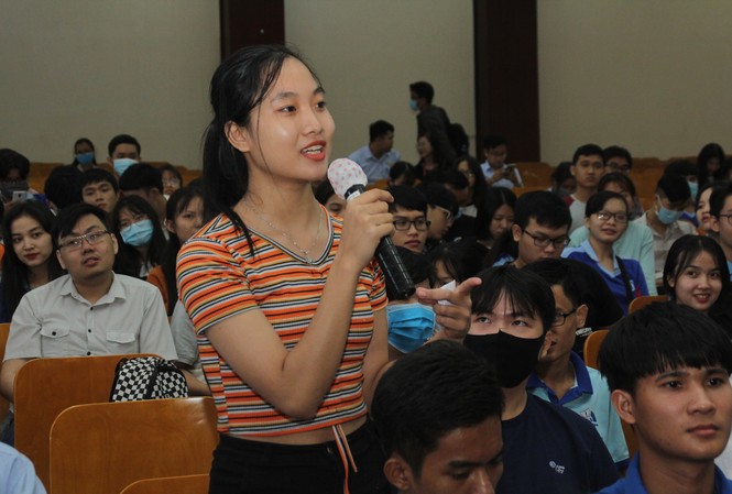Nâng bước thủ khoa năm 2020: Những tâm sự truyền cảm hứng Tân thủ khoa chia sẻ cuộc sống xa nhà nhiều khó khăn