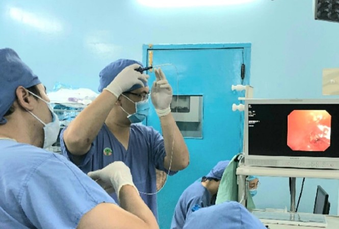 Bé trai bị hóc xưong gà 2 năm không ai biết Bé trai bị hóc xưong gà 2 năm không ai biết