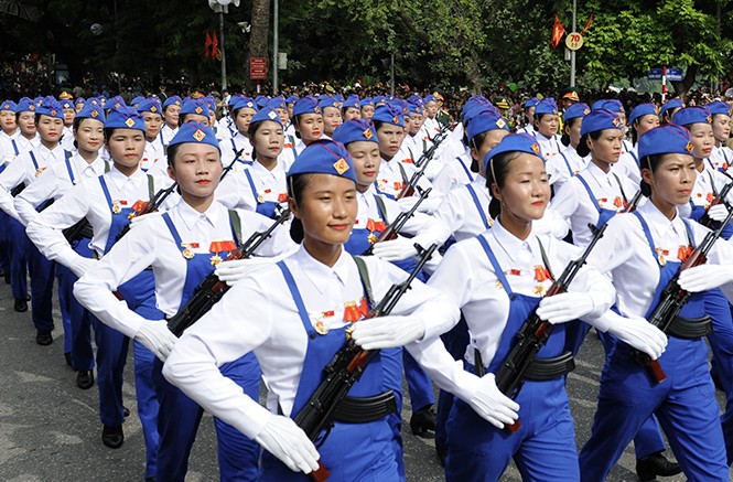 Cận cảnh những 'bông hồng thép' bảo vệ nhà máy, xí nghiệp Cận cảnh những 'bông hồng thép' bảo vệ nhà máy, xí nghiệp