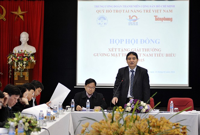 Công bố 20 đề cử bình chọn Gương mặt trẻ Việt Nam tiêu biểu 2015 Anh Nguyễn Đắc Vinh, Bí thư thứ nhất T.Ư Đoàn, Chủ tịch Hội đồng điều hành Quỹ Hỗ trợ tài năng trẻ Việt Nam, Chủ tịch Hội đồng xét tặng Giải thưởng, điều hành buổi họp.