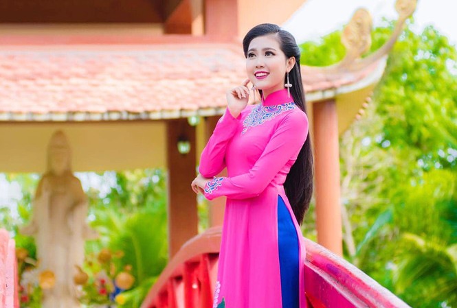Á khôi Nữ sinh viên Việt Nam khoe vóc dáng cân đối với tà áo Việt Á khôi Nữ sinh viên Việt Nam duyên dáng 2016 Tôn Hồng Hoa