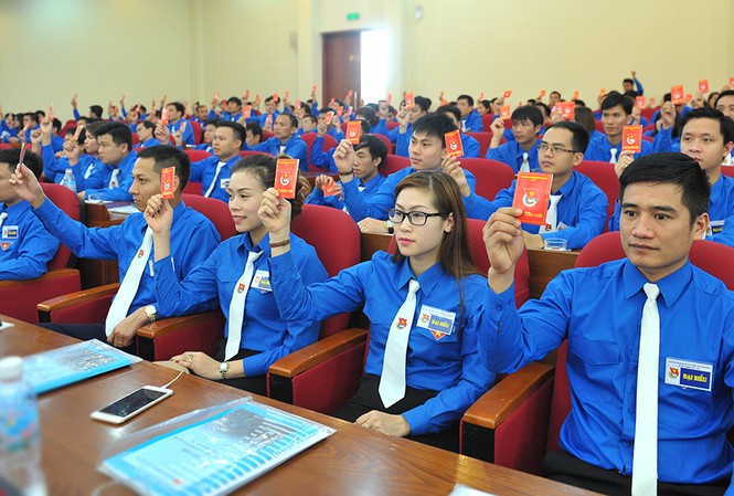 Anh Nguyễn Văn Quyết làm Bí thư Đoàn Than Quảng Ninh nhiệm kỳ 2017-2022 Các đại biểu biểu quyết tại đại hội Ảnh: Xuân Tùng
