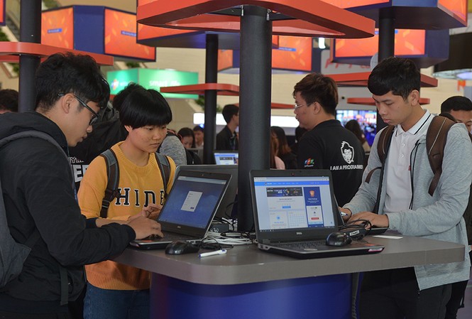 Robot là đồng nghiệp với con người Robot là đồng nghiệp với con người