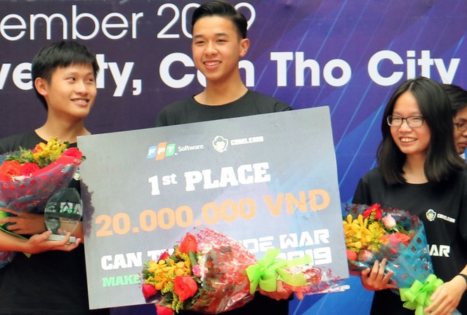 Ba học sinh THPT chiến thắng Codewar Cần Thơ 2019 Ba học sinh THPT chiến thắng Codewar Cần Thơ 2019