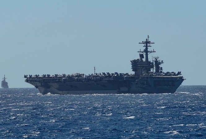 Chuyên gia Trung Quốc kêu gọi dùng vũ khí điện từ chống tàu Mỹ ở biển Đông tàu sân bay USS Theodore Roosevelt và tuần dương hạm Bunker Hill trên biển Đông