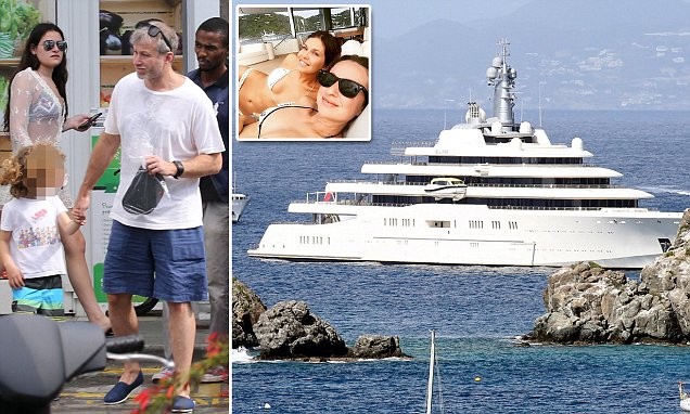 Bỏ mặc Chelsea, Abramovich thư giãn trên du thuyền đắt nhất thế giới Bỏ mặc Chelsea, Abramovich thư giãn trên du thuyền đắt nhất thế giới