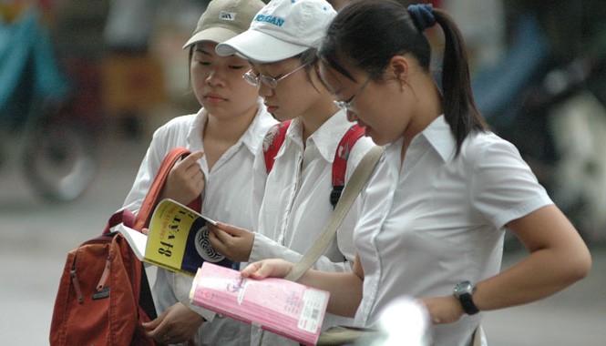 Hôm nay, hơn 70.000 thí sinh thi vào lớp 10 THPT công lập Học sinh lớp 9 ở Hà Nội. Ảnh: Hồng Vĩnh