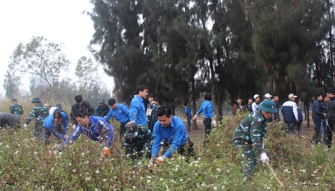 Đẩy mạnh hành động xanh, nâng cao sự thân thiện Ra quân dọn vệ sinh môi trường