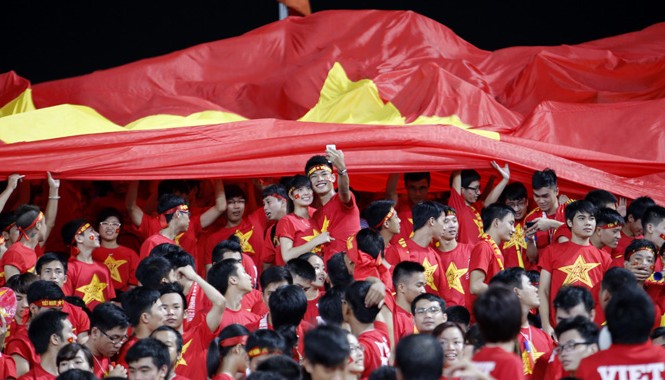 U19 Việt Nam - U19 Nhật Bản: Chinh phục trái tim Người hâm mộ đang bày tỏ tình yêu cuồng nhiệt cùng U19 Việt Nam. Ảnh: Như Ý