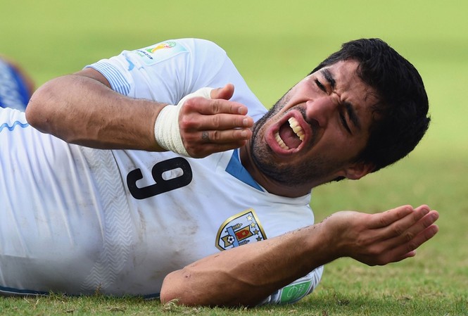 Bà nội Luis Suarez phản đối mạnh mẽ án phạt của FIFA Bà nội Luis Suarez phản đối mạnh mẽ án phạt của FIFA