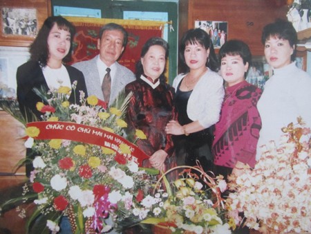 Ký ức về cuộc sống nghèo khổ của NSND Trịnh Thịnh Ảnh chụp gia đình Nghệ sĩ Nhân dân Trịnh Thịnh