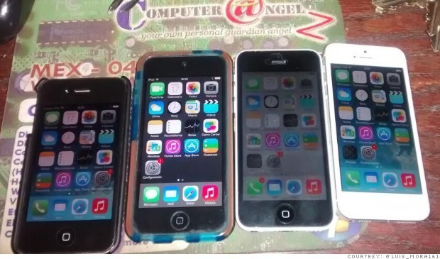 iPhone 'chết' iCloud đã có thể mở khóa Một tài khoản Twitter từ Mexico đăng tải hình ảnh 4 chiếc iPhone được mở khóa iCloud bằng phương pháp nói trên.