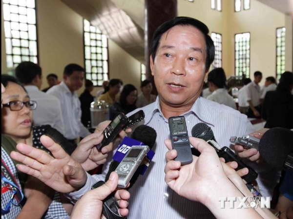 Triển khai các biện pháp kiên quyết bảo vệ chủ quyền lãnh thổ Chủ nhiệm Ủy ban Đối ngoại của Quốc hội Trần Văn Hằng trả lời phỏng vấn của báo chí. Ảnh: Phương Hoa/TTXVN