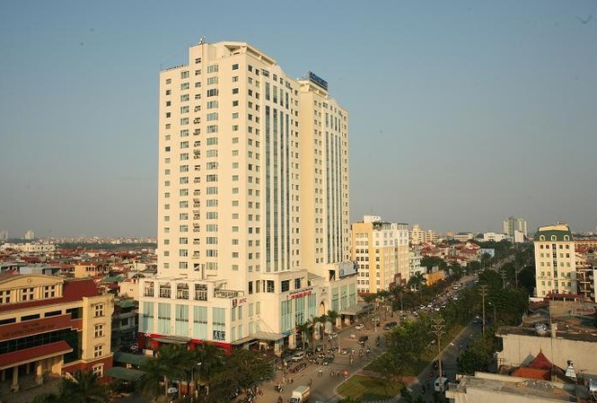 Đại gia Đường 'bia' bán đứt tháp đôi Hòa Bình Tháp đôi Hòa Bình nằm trên đường Hoàng Quốc Việt (Hà Nội).