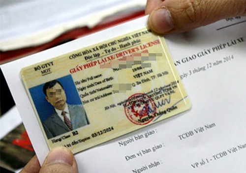 Cục CSGT đề xuất trừ điểm vào bằng lái xe của tài xế vi phạm Với đề xuất của Cục CSGT, những người vi phạm giao thông sẽ bị cảnh sát trừ điểm vào bằng lái. Ảnh: Bá Đô