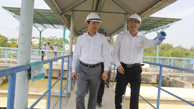 Đà Nẵng xử lý chứ không chôn lấp rác Bí thư Thành ủy Nguyễn Xuân Anh kiểm tra nhà máy nước Cầu Đỏ. Ảnh: Thanh Trần.