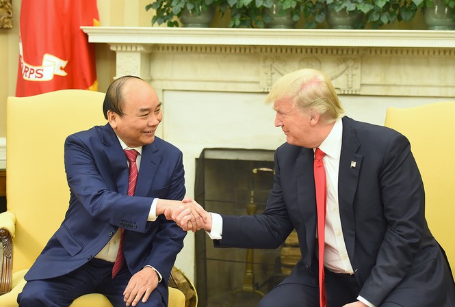 Thủ tướng Nguyễn Xuân Phúc kết thúc tốt đẹp chuyến thăm Hoa Kỳ Thủ tướng Nguyễn Xuân Phúc và Tổng thống Hoa Kỳ Donald Trump trong cuộc hội đàm tại Nhà Trắng ngày 31/5. Ảnh: VGP
