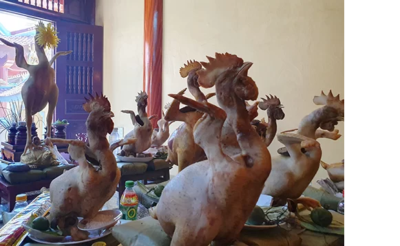 Sững sờ xem người Hà Tĩnh trang trí gà cúng rằm tháng bảy Gà cúng được con cháu dòng họ Lê Quang dâng lên tế tổ. Ảnh: Đức Hùng