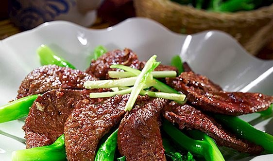 Những thực phẩm cực tốt cho người huyết áp thấp Bị huyết áp thấp nên ăn gan lợn, tim lợn… rất tốt cho máu huyết. Ảnh: Internet