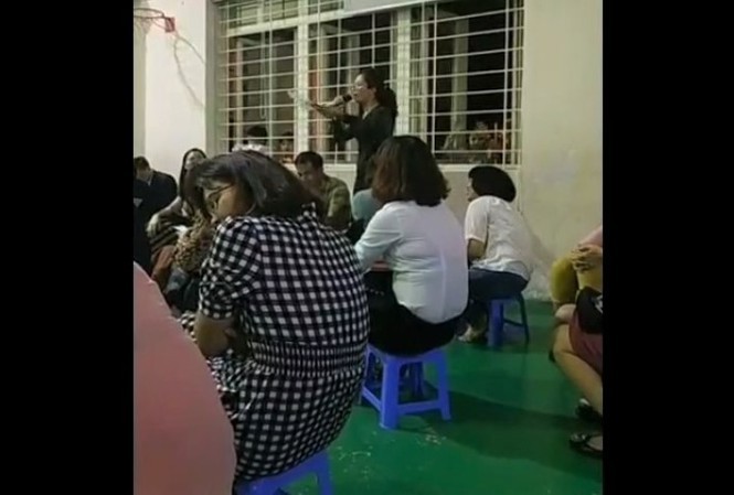 Phẫn nộ với phát biểu kỳ thị cha mẹ đơn thân và gia đình nghèo: Sự lạnh lùng, vô cảm? Vị phụ huynh cũng là giáo viên gây phẫn nộ với phát biểu kỳ thị cha mẹ đơn thân và gia đình nghèo. Ảnh cắt từ clip.