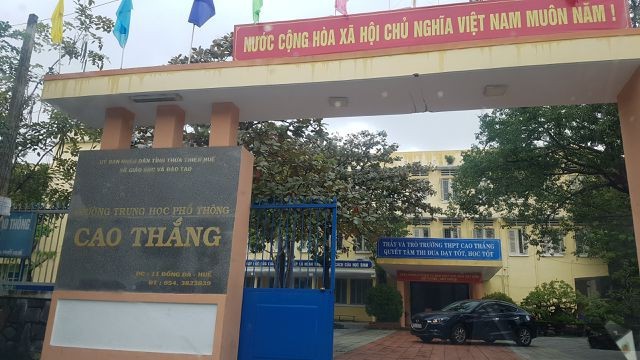 Điểm nhấn giáo dục: Cựu học sinh 'tố' thầy giáo thể dục khiếm nhã Trường THPT Cao Thắng, nơi xảy ra sự việc thầy giáo dạy thể dục nói những lời khiếm nhã với nữ sinh lớp 10