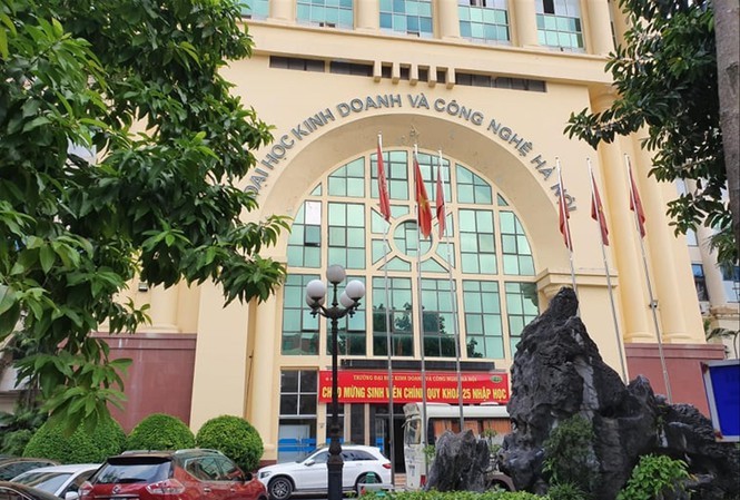 Điểm nhấn giáo dục: ĐH Kinh doanh và Công nghệ hứa gì khi sinh viên về trường 'bắt đền'?
Trụ sở ĐH Kinh doanh- Công nghệ tại Hà Nội