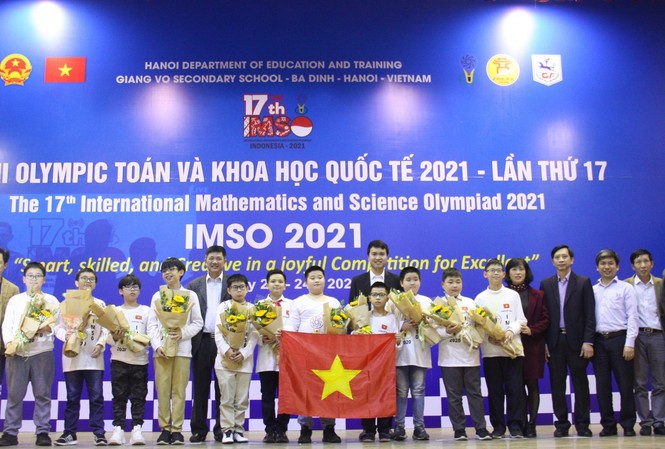 Việt Nam giành 2 Huy chương Vàng Olympic Toán học và Khoa học quốc tế Các thí sinh trong đội tuyển môn Toán học.