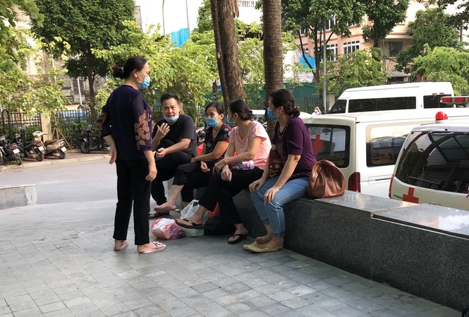 Đối diện mức phạt 'tiền triệu', nhiều người vẫn không đeo khẩu trang ở bệnh viện Đối diện mức phạt 'tiền triệu', nhiều người vẫn không đeo khẩu trang ở bệnh viện