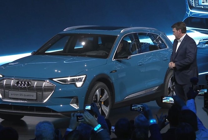 Audi e-tron - SUV chạy điện đầu tiên của Audi sắp bán ở Mỹ Audi e-tron ra mắt tại San Francisco.
