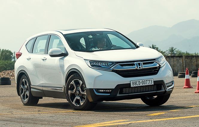Honda CR-V tiếp tục tăng giá thêm 10 triệu ngay đầu năm Honda CR-V tăng giá thêm 10 triệu ngay đầu năm mới.