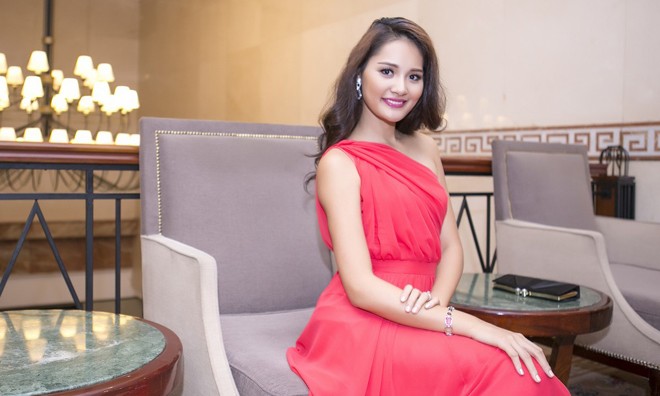 Hoa hậu Hương Giang kiêu sa với váy dạ hội đỏ rực Hoa hậu Hương Giang đẹp kiêu sa với váy dạ hội đỏ.