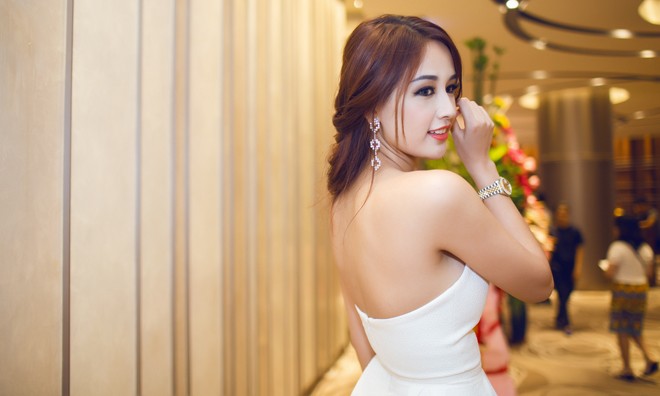 Mai Phương Thúy lưng trần quyến rũ sau thời gian 'ở ẩn' Mai Phương Thúy lưng trần quyến rũ sau thời gian 'ở ẩn'