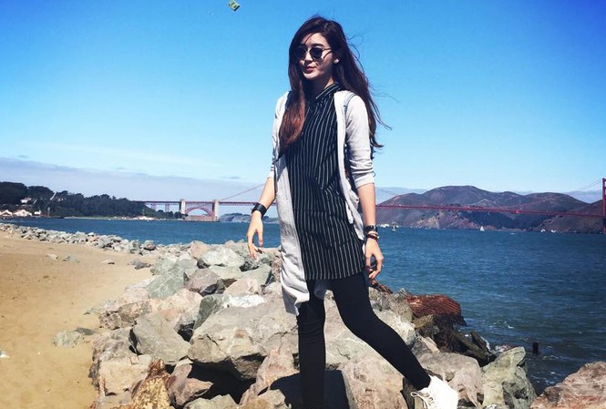 Á hậu Huyền My sành điệu khám phá San Francisco Á hậu Huyền My thích thú khi chụp ảnh bên cây cầu Cổng Vàng nổi tiếng tại San Francisco.