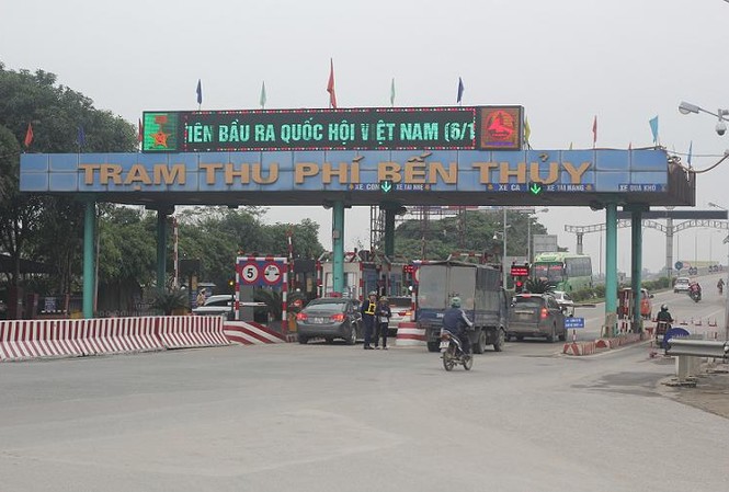 Trạm thu phí Bến Thủy tăng giá vé Trạm thu phí Bến Thủy. Ảnh chụp sáng 1/12016.