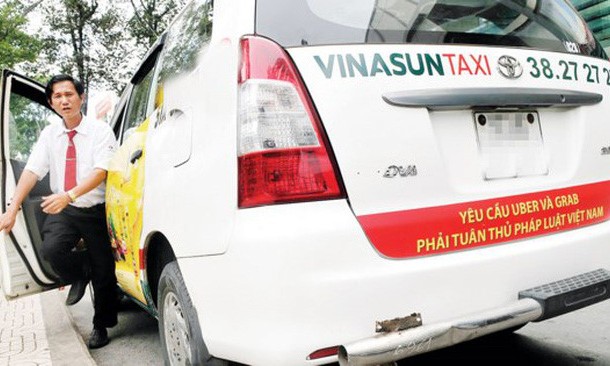 Tiếp tục hoãn phiên tòa xét xử vụ taxi Vinasun kiện Grab Vụ Vinasun kiện Grab vẫn chưa có hồi kết.