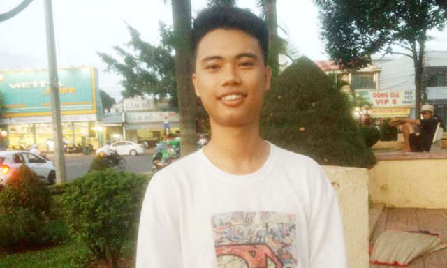 Cha nghèo không biết chữ quyết tâm nuôi con vào đại học Em Đặng Thanh Hùng - học sinh lớp 12A1 Trường THPT Thực hành Cao Nguyên - Trường Đại học Tây Nguyên (Đắk Lắk).