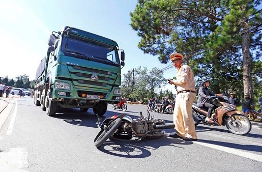 2 du khách thương vong trong vụ tai nạn gần Vườn hoa Đà Lạt hiện trường vụ tai nạn