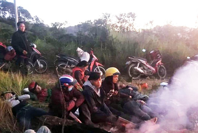 Cả trăm người xâm nhập trái phép Vườn quốc gia Bidoup - Núi Bà Nhóm người bị ngăn chặn, không cho xâm nhập trái phép VQG