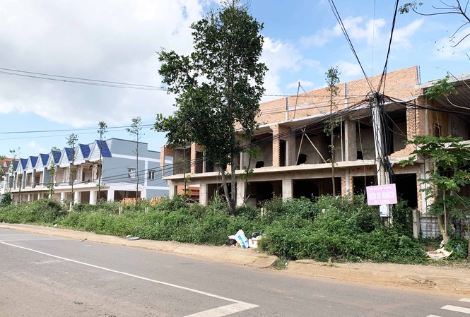 Sai lệch công năng bến xe Di Linh, kiểm điểm xử lý việc cấp phép xây dựng Hai dãy nhà dịch vụ của bến xe nhưng lại quay mặt ra đường Trần Phú