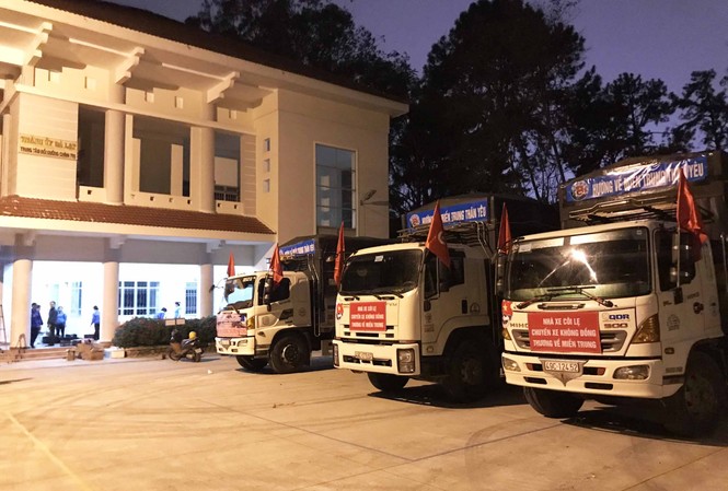 Nhiều chuyến xe 0 đồng chở hàng cứu trợ miền Trung Những chuyến xe 0 đồng xuất phát từ Tỉnh Đoàn Lâm Đồng