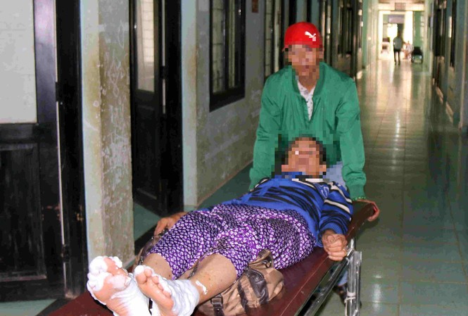 Ôm người phụ nữ tự thiêu vì bị từ chối tình cảm Vụ tẩm xưng tự thiêu khiến nhiều người bị bỏng nặng