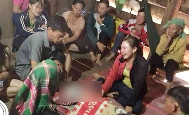 Hai cháu bé trượt chân xuống mương nước tử vong Gia đình nạn nhân chuẩn bị lo hậu sự