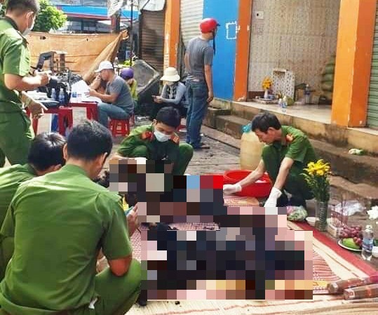Tử hình kẻ phóng hỏa cửa hàng của người tình khiến 2 cô gái chết thảm Công an khám nghiệm hiện trường vụ cháy khiến 2 cô gái bị chết thiêu