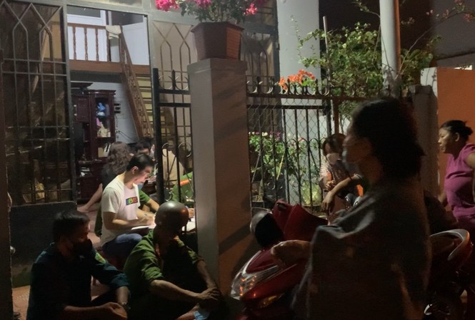 Phát hiện thi thể người phụ nữ trong tư thế treo cổ Cơ quan chức năng khám nghiệm hiện trường