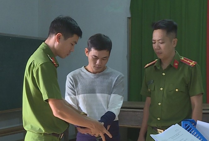 Bị bắt vì trút 'mưa' dao vào chủ nợ Dẫn giải đối tượng Bồng
