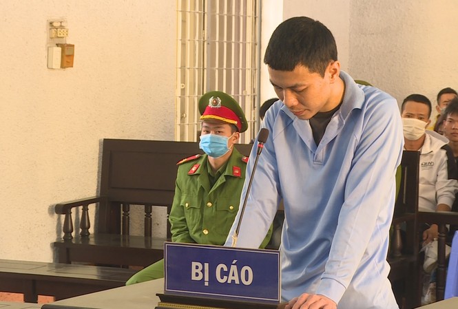 Kẻ giết người tình trong rẫy cà phê bị tuyên chung thân Bị cáo Hùng lĩnh án chung thân
