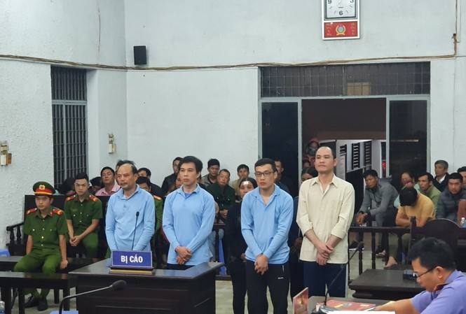 10 bị cáo trục lợi dự án ngàn tỷ nhận án tù hơn 55 năm Các bị cáo nghe HĐXX TAND tỉnh Đắk Lắk tuyên án